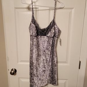 Thalia Sodi animal print chemise